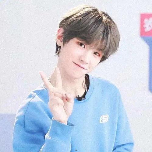 娱乐吃瓜酱黄明昊,娱乐吃瓜界的“瓜王”  第2张